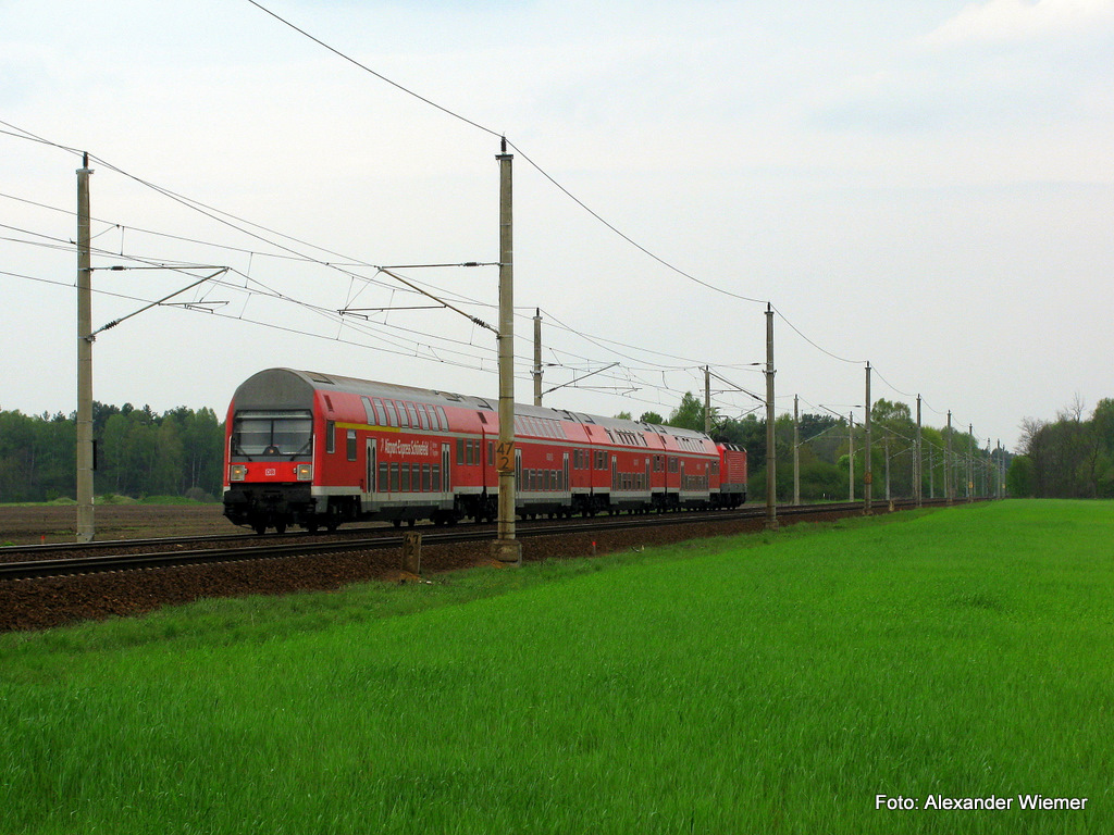 Ich habe ja motivlich immer die andere Seite genommen, Hannes benutze immer die Seite des Ackers, die mir nicht so gefiel! Hier eine RB 14 nach Senftenberg am 1.Mai durch Lpten.