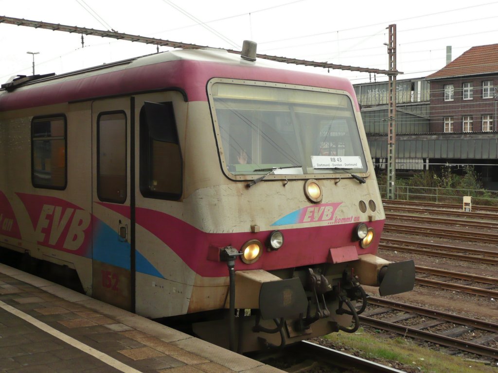  Ich schw�re, heute fahren wir p�nktlich ab!  Nicht mehr ganz neuer Triebwagen 628/928 der EVB im Dienste der Nordwestbahn als RB 43 (Dortmund - Dorsten) in Wanne-Eickel Hbf (01.04.2011) 