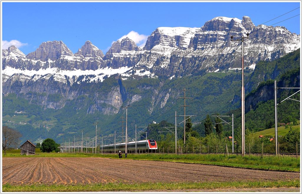 IC(N) 10765 zwischen Flums und Mels. (28.05.2013)