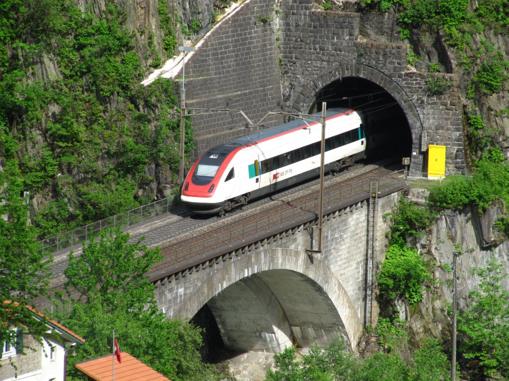 ICN auf der Reussbrcke bei Wassen am 29.05.2010