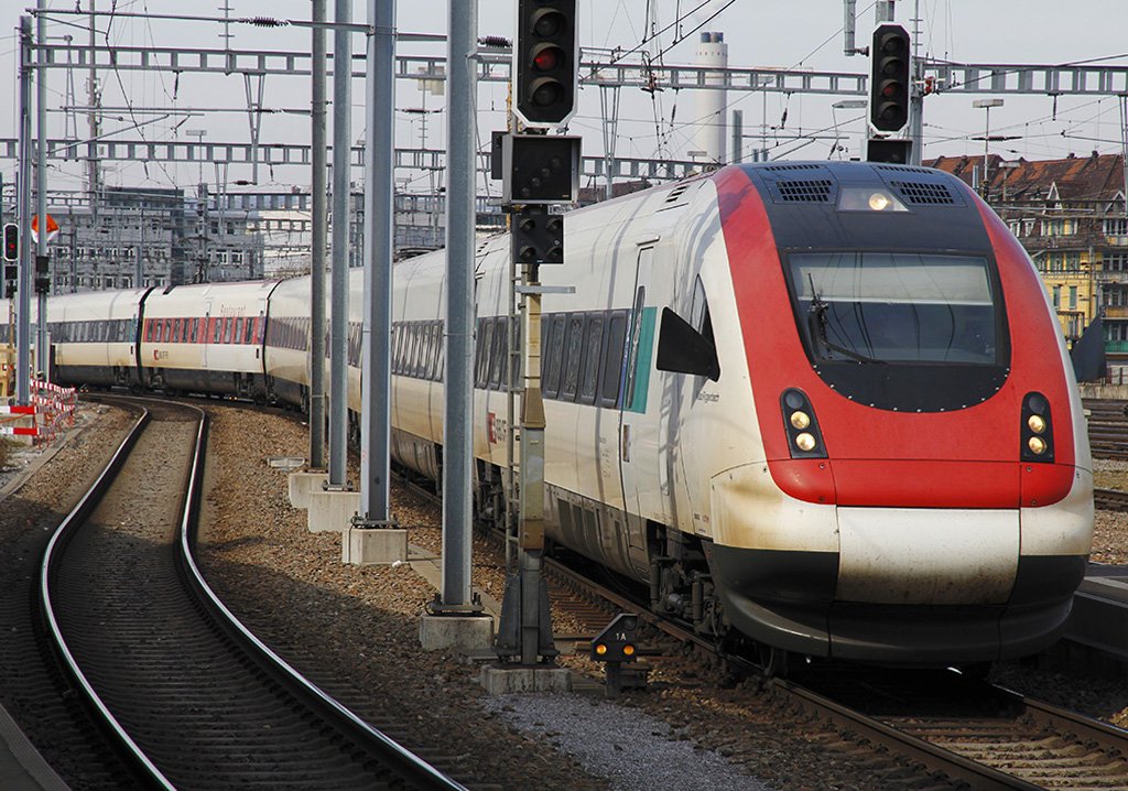 ICN fhrt soeben in Zrich HB ein, 17. Mrz 2010, 12:42