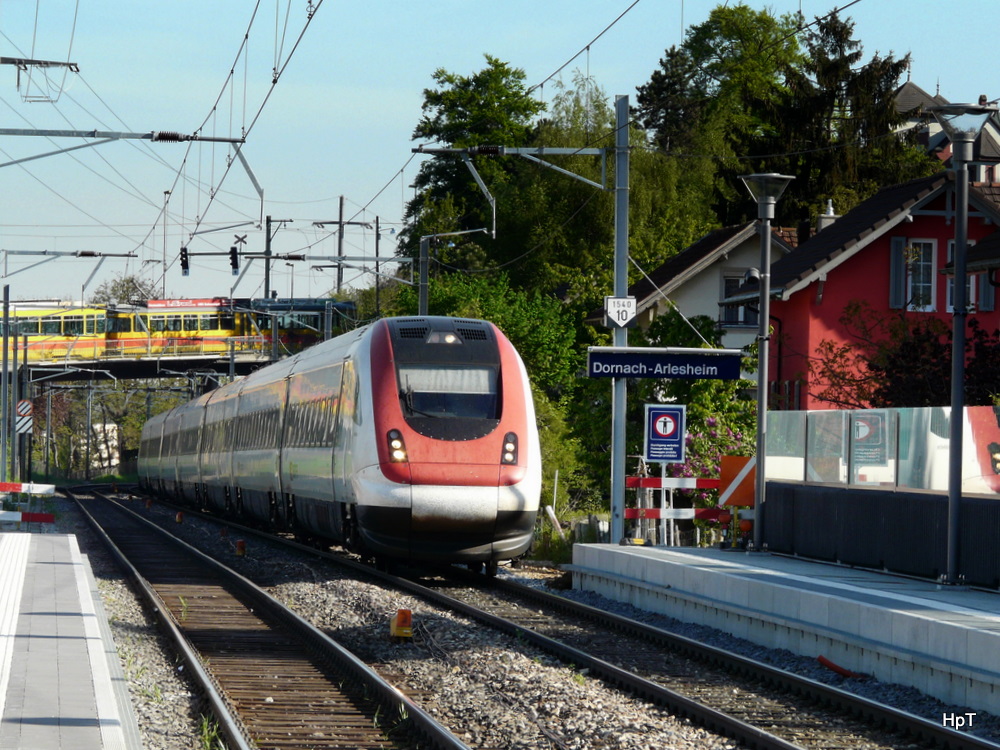 ICN Mani Matter bei der Durchfahrt im Bahnhof von Dornach-Arlesheim am 29.04.2010