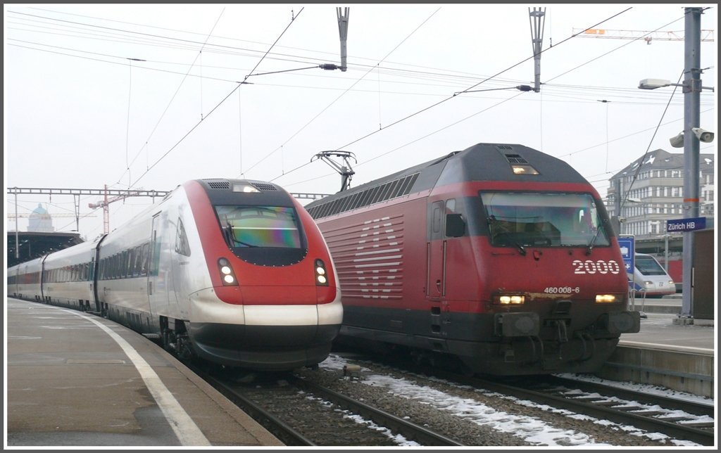 ICN, Re 460 008-6 und die Schnauze eines ETR 470 am HB Z�rich. (16.02.2010)