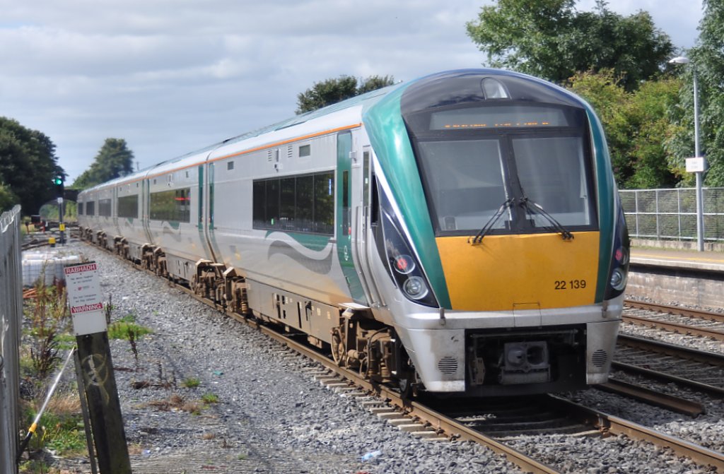 IERLAD sep 2009 KILDARE treinstel 22139/22339 6 delig
elke eenheid heeft een eigen diesel moter in dit geval 6 motoren