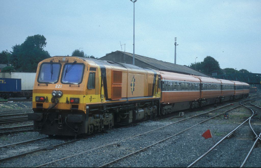 IERLAND sep 2003 LIMERICK LOC 221 oranje bij vetrek als opduwloc