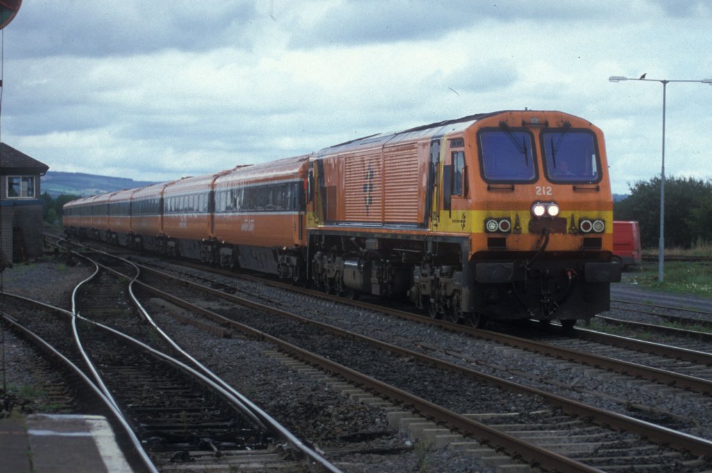 IERLAND sep 2005 LIMERICK JUNCTION LOC 212 oranje zonder tussen stop door naar CORK