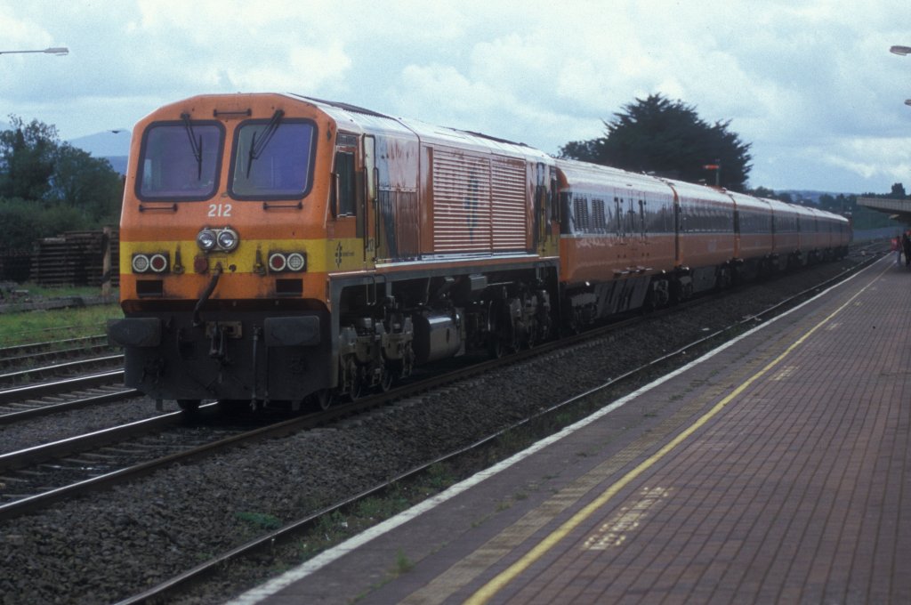 IERLAND sep 2005 LIMERICK JUNCTION LOC 212 oranje geen tussen stop richting DUBLIN