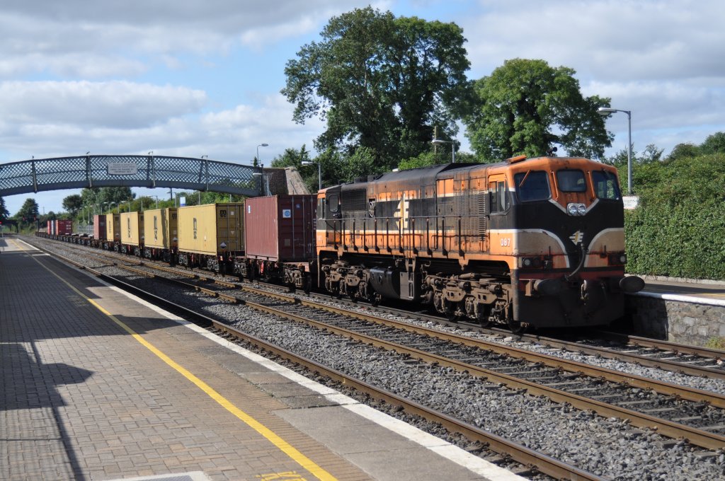 IERLAND sep 2009 KILDARE LOC 087 met container trein