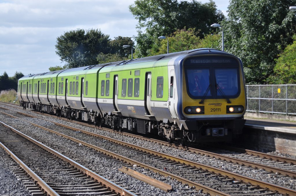 IERLAND sep 2009 KILDARE treinstel 29111/29411 klaar voor vertrek naar DUBLIN