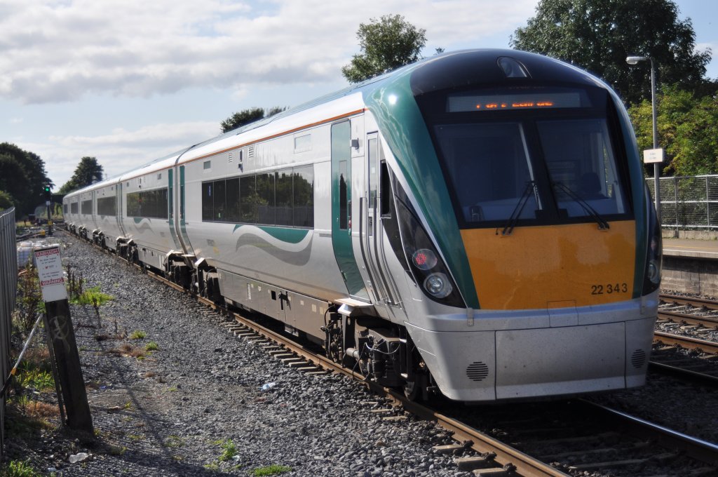 IERLAND sep 2009 KILDARE treinstel 22343/22243 6 delig 6 diesel motoren
elk tussen rijtuig heeft een eigen No 22143/22443/22543/22643 met elk een eigen diesel moter