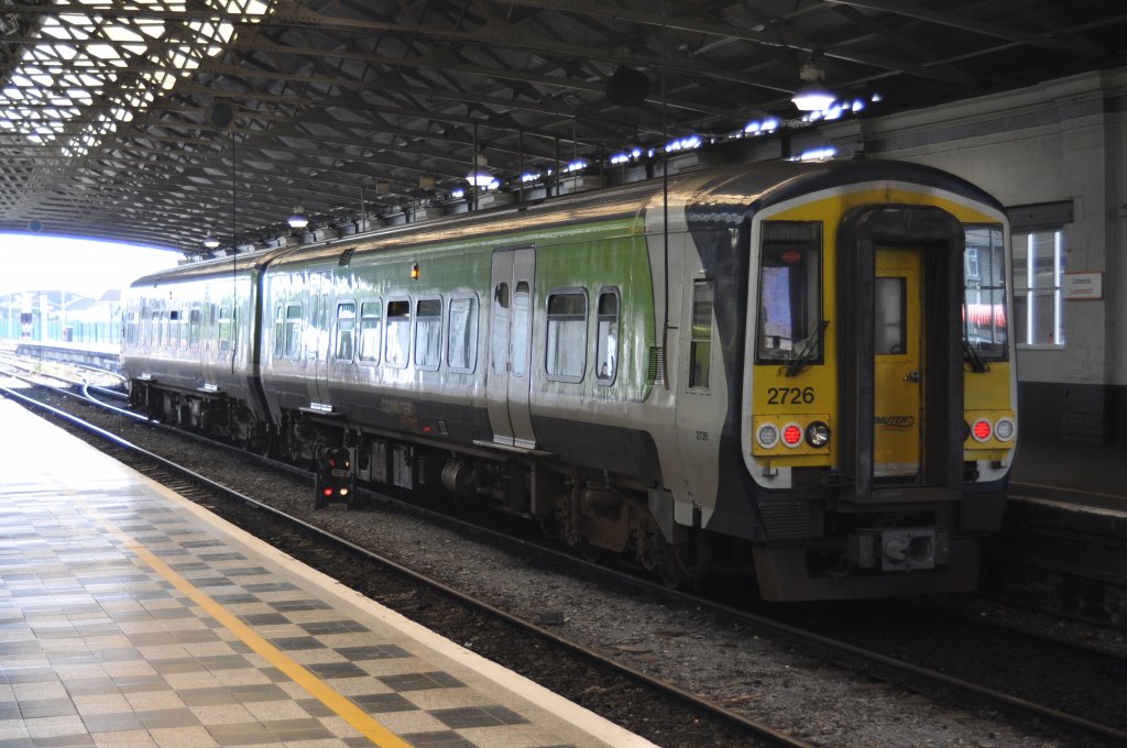 IERLAND sep 2009 LIMERICK treinstel 2726/2723 uit ROSSLARE