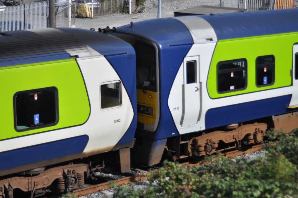 IERLAND sep 2009 ROSSLARE de samen stelling van treinstellen van CLASS 2600 en 2800 tot een geheel 2801/2802 en 2610/2613