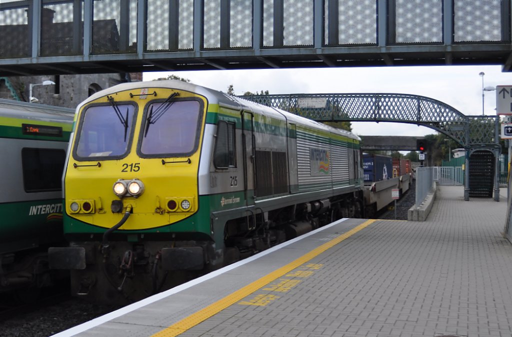 IERLAND sep 2011 PORTARLINGTON LOC 215 met container trein naar DUBLIN