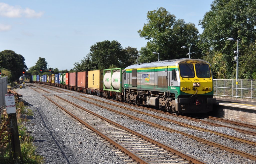 IERLAND sep 2012 KILDARE LOC 226 met container wagons serie 31000