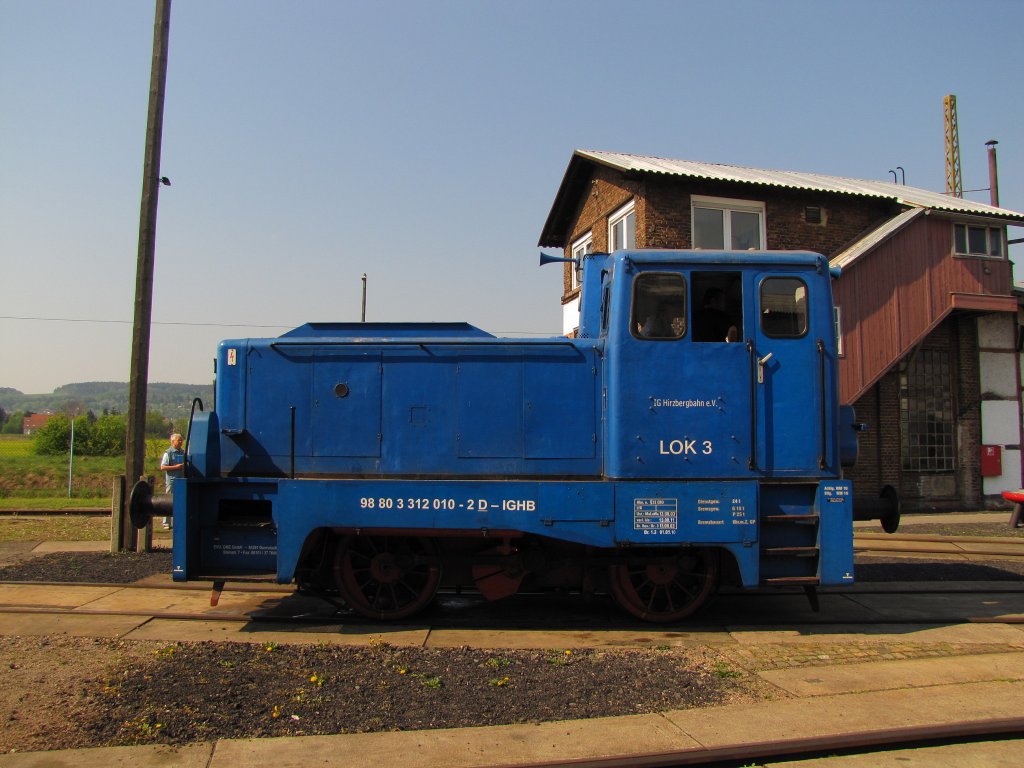 IG Hirzbergbahn 3 (98 80 3312 010-2 D-IGHB), im Museum Bw Arnstadt historisch; 24.04.2011