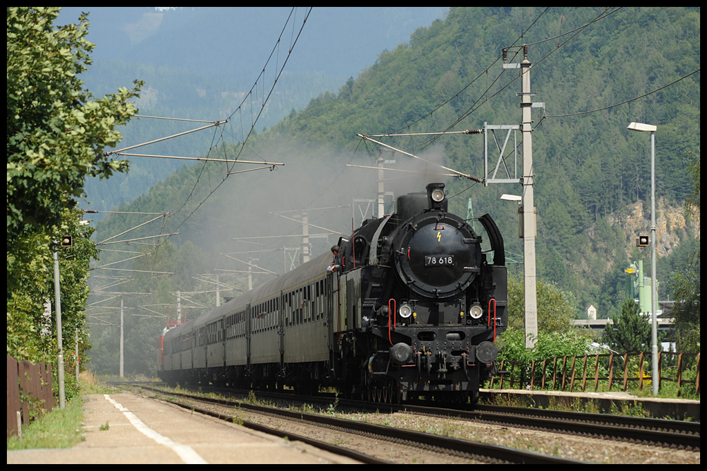 IGE-Eisenbahn-Romantik-Rundfahrt anl�sslich 175 Jahre Eisenbahn in �sterreich am 23.8.2012 von Wien �ber M�rzzuschlag und das Ges�use nach Linz Hbf, von M�rzzuschlag bis Selzthal mit �GEG 78.618 an der Spitze als SE 17204 aufgenommen kurz nach M�rzzuschlag.