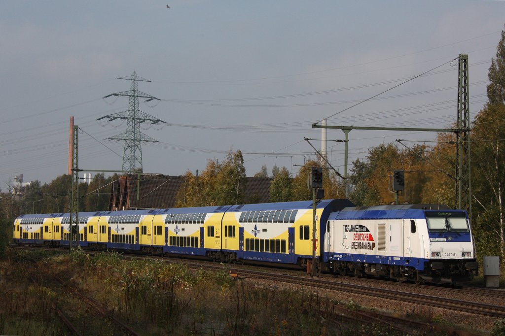 IGT 246 011 am 25.10.11 mit einem Metronom  nach Cuxhaven bei der Durchfahrt durch Hamburg-Unterelbe.