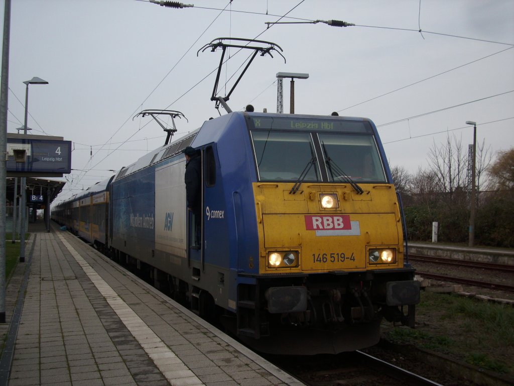 Ihre beiden Stromabnehmer hatte am 05.Dezember 2009 in Warnemnde die 146 519 aufgebgelt als Sie zur Rckfahrt mit dem InterConnex nach Leipzig die Richtung wechseln mute.