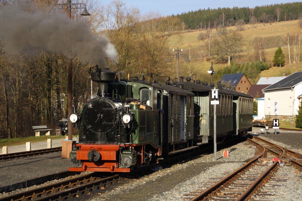 IK No 54 steht am 29.11.09 abfahrbereit im Bahnhof Steinbach.