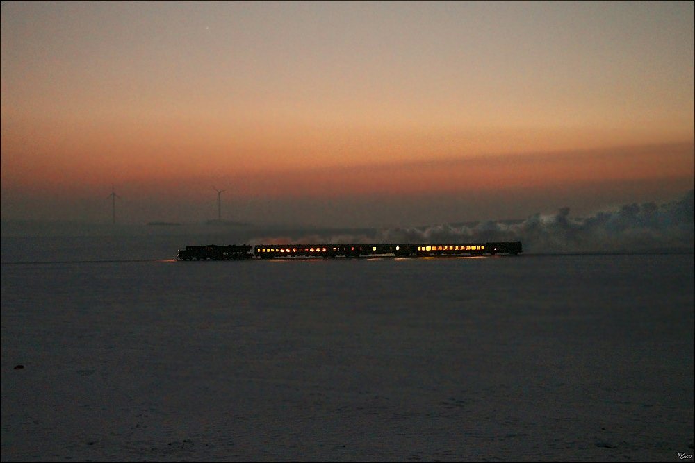 Im allerletzten Licht fhrt 52.7612 mit Sdz R 16103 von Ernstbrunn nach Wien-Heiligenstadt. 
Naglern 23.1.2010