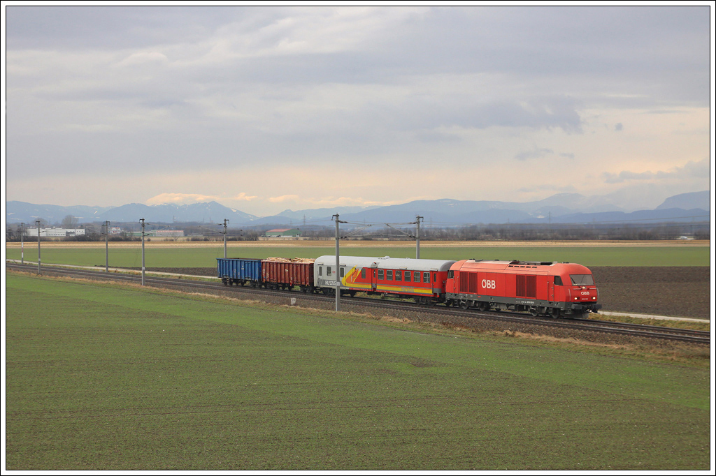Im Auftrag der Rail Cargo Austria-AG wurde am 25. Dezember 2010 ein Hilfszug ins niedersterreichische Wr. Neustadt eingeleitet. Ausgehend vom Produktionssttzpunkt Wien Matzleinsdorf trat die 2016 009 mit dem Hilfszugwagen ihre Reise an. Das Bild zeigt den SGAG 91220 mit 2 tschechischen Schadwagen aus Wr. Neustadt nahe Wampersdorf FR Wien Zvbf, woraufhin die 2 Schadwagen abermals abgestellt wurden. 