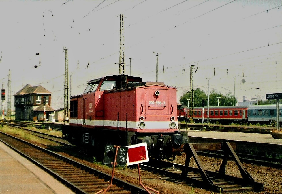 Im August 1998 wartet 202 558-3 im Leipziger-Hbf. auf die nchsten Betriebsaufgaben.