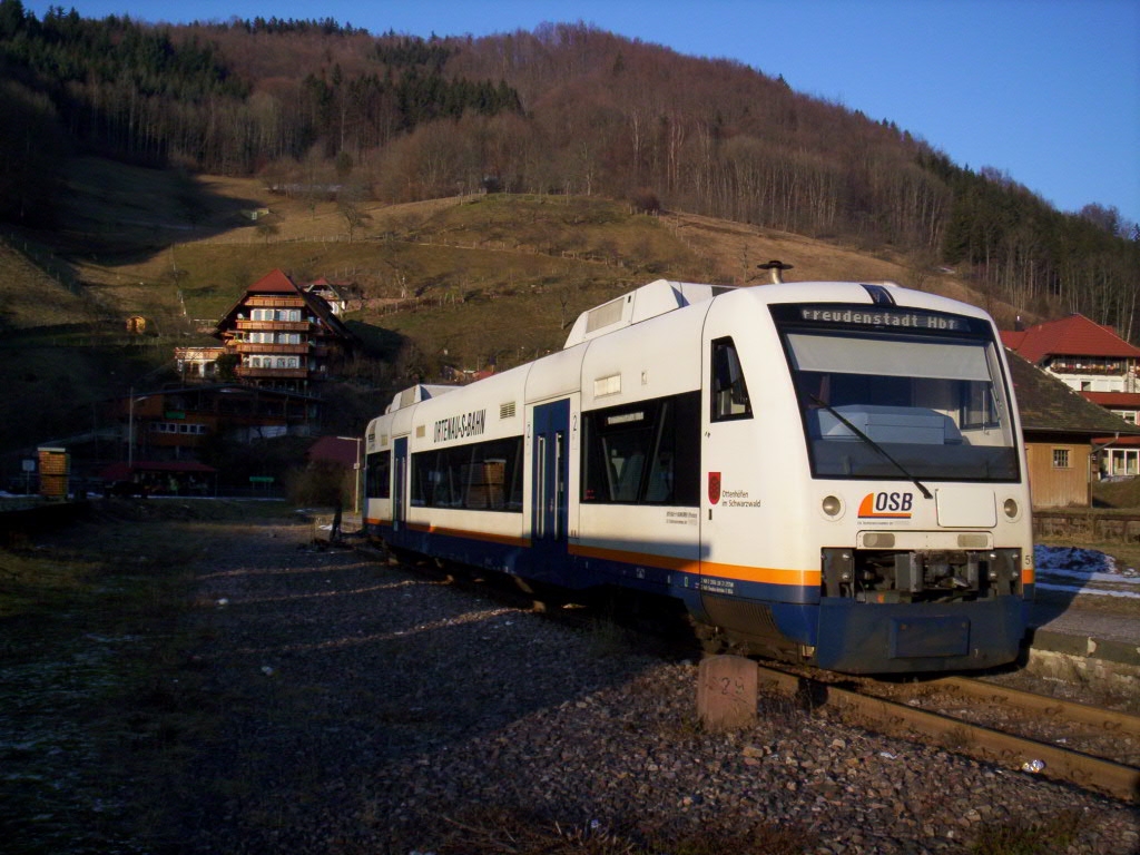 Im Bahnhof von Bad Griesbach(Schww.)steht am 23.01.06 der VT 519 der Ortenau-S-Bahn