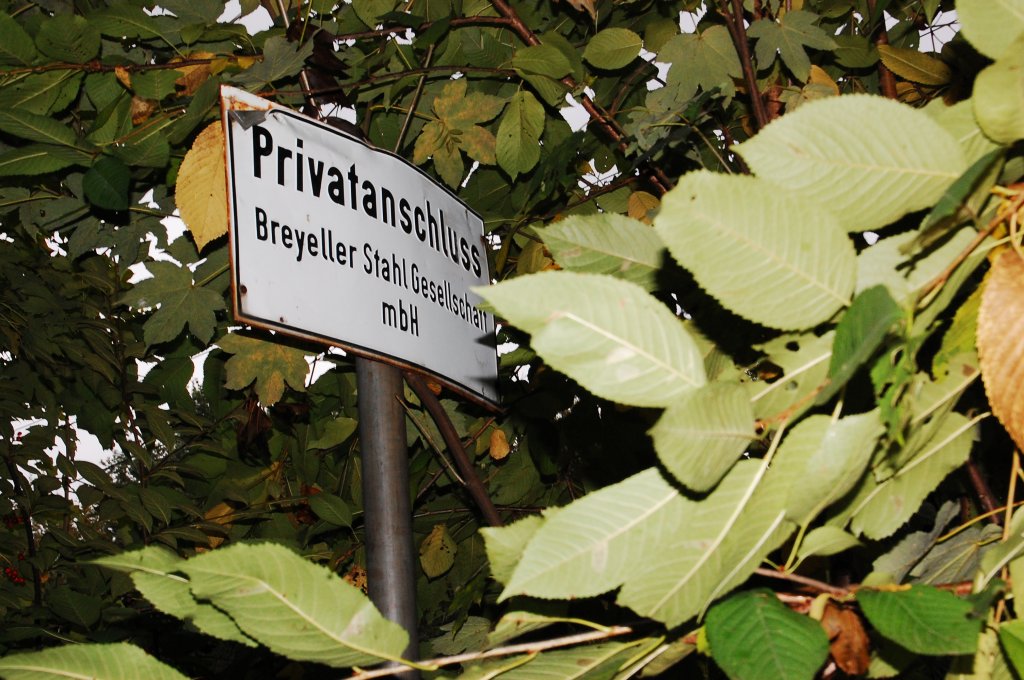 Im Bahnhof Breyell zeigt dieses Schild das hier fr�her ein mal ein Privatanschlu� bestand. Aber weder die Firma noch der Anschlu� besteht an dieser Stelle. 16.10.2010