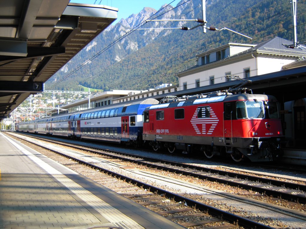 Im Bahnhof Chur der ganze HVZ Dosto am 4.10.2011 zu Testfahrten im Churer Rheintal.
die Re 420 202 und Re 420 230 waren die beiden Paradepferde bei der Testfahrt.