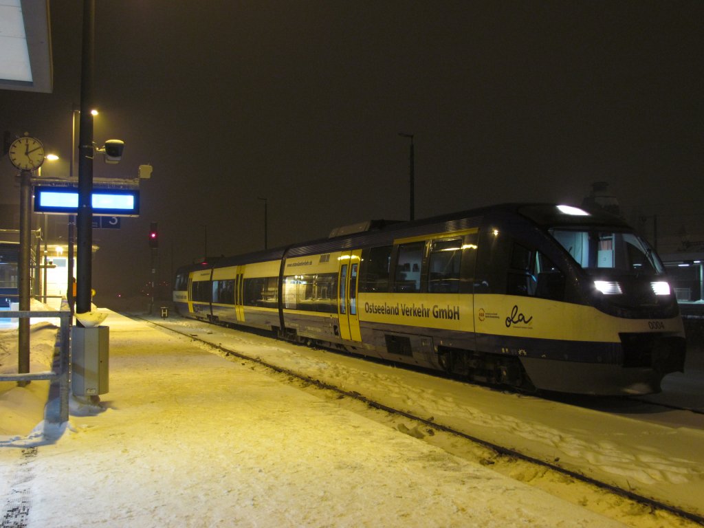 Im Bahnhof von Rathenow steht Talent 0004 Der OLA Neubrandenburg un wartet auf seinen nchsten Einsatz am 23.12.2010