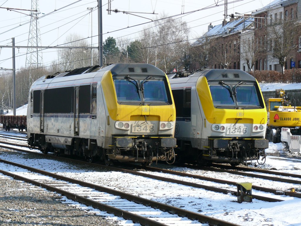 Im Bahnhof Welkenraedt sonnten sich heute 1348 und 1346 Seite an Seite. Aufgenommen am 06/03/2010.