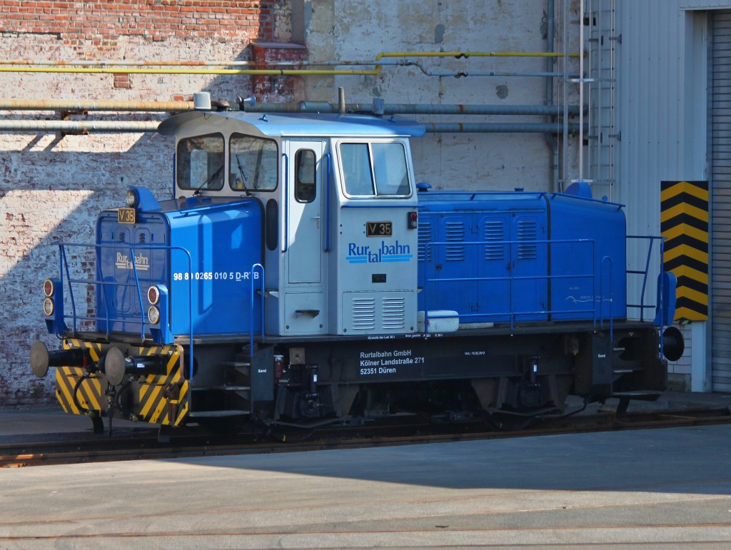 Im Bombardier-Werk in Aachen steht V35 der Rurtalbahn, eine MaK G 320 B, Bj.1968. Das Bild wurde am 20.03.2012 durch den Zaun von der Krantzstrasse aus gemacht.