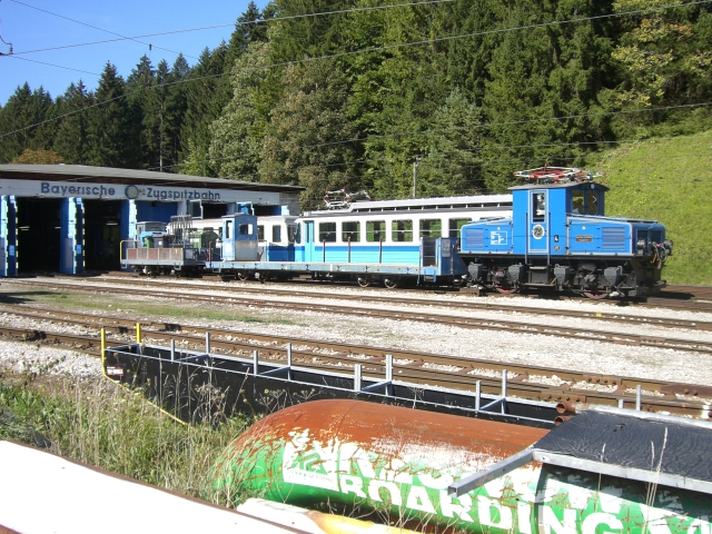 Im BW Grainau stehen verschiedene Zge bereit 27.Sep.2009