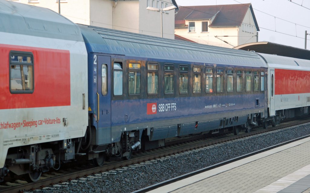 Im CNL 1259 war am 29.05.10 dieser SBB Wagen eingereiht. Fotografiert beim Halt in Bitterfeld.