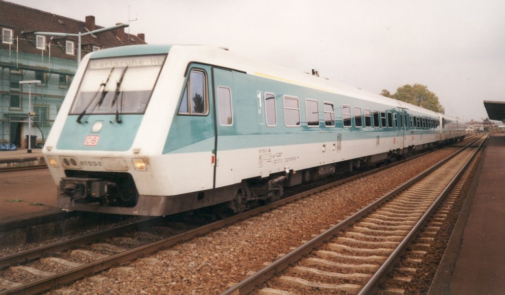 Im Dezember 1997 fotografierte ich den 611 513-3 als RE (oder damals vielleicht auch noch RSB genannt) von Neustadt/W nach Karlsruhe in Landau HBF. (Scan vom Foto)