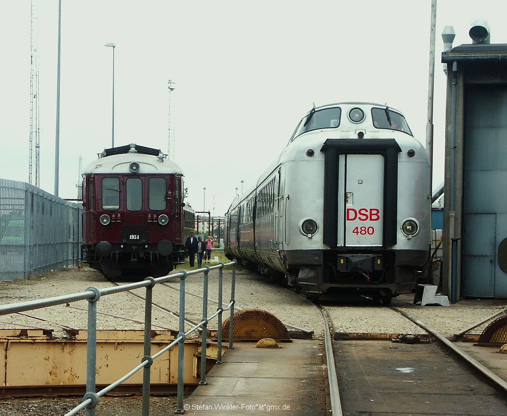 Im Gegensatz zu den deutschen 601/602er VT haben die dnischen MA einen Steuerwage. Der sieht wie ein verkrzter Motorwagen aus und ist vermutlich auch so konstruiert worden. Hier im Eisenbahnmuseum Odense am 21.08.2010.