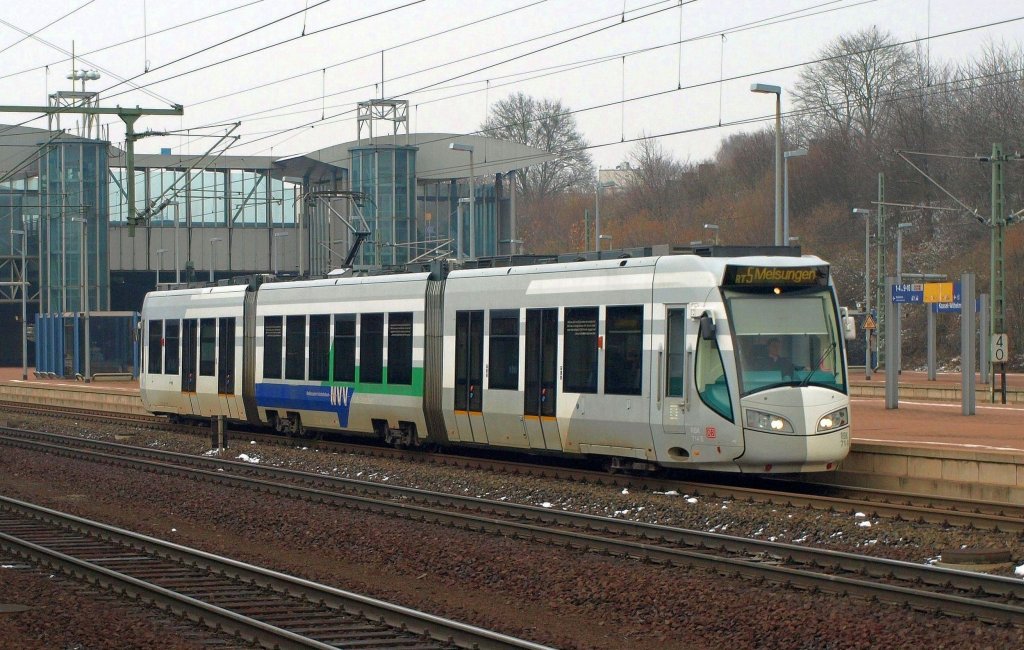 Im Gegensatz zu vielen ICE- und IC-Zgen verlie diese RT5 heute nachmittag Kassel-Wilhelmshhe pnktlich mit Fahrtziel Melsungen (29.3.2013).