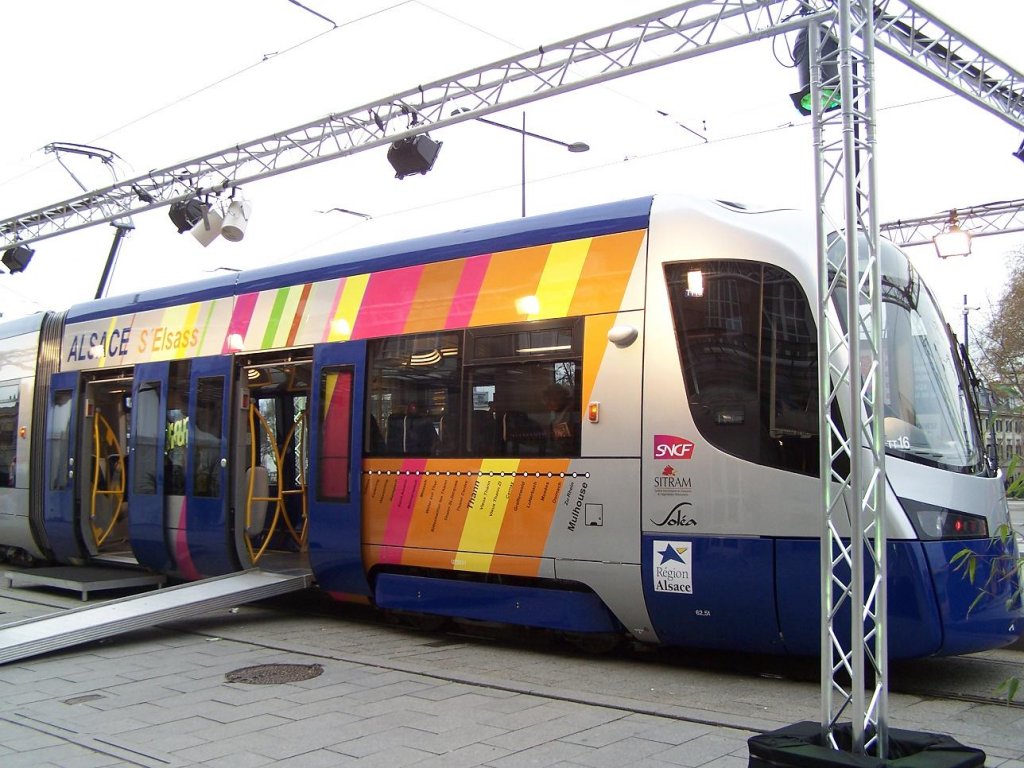 Im gegenteil der Citadis, tragen die Avanto's die TER Alsace bemahlung. 05/12/09.