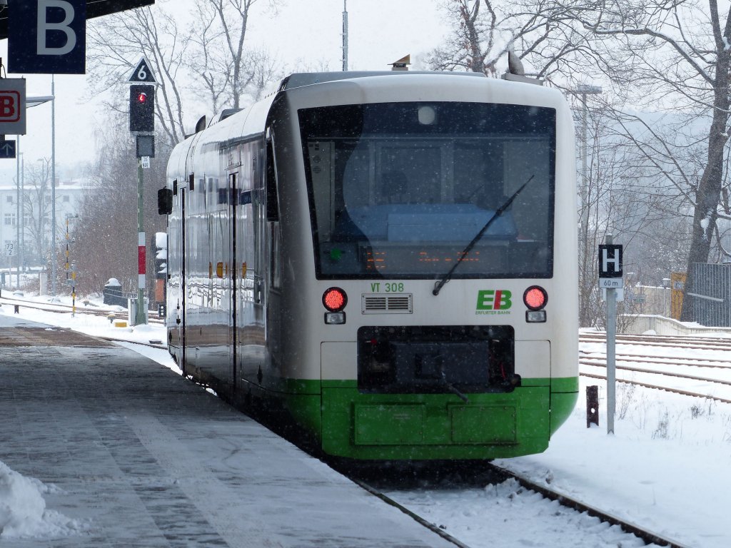Im Geraer Hauptbahnhof wartet EB VT308 auf neue Aufgaben.15.03.2013.