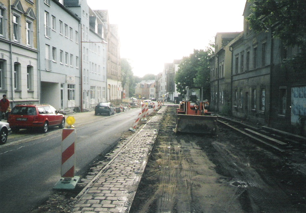 Im Juni 2002 wurden auf der Limbacher Strae in Chemnitz die letzten 925mm Schmalspurgleise der alten Straenbahn, wegen Straensanierungsarbeiten entfernt.


