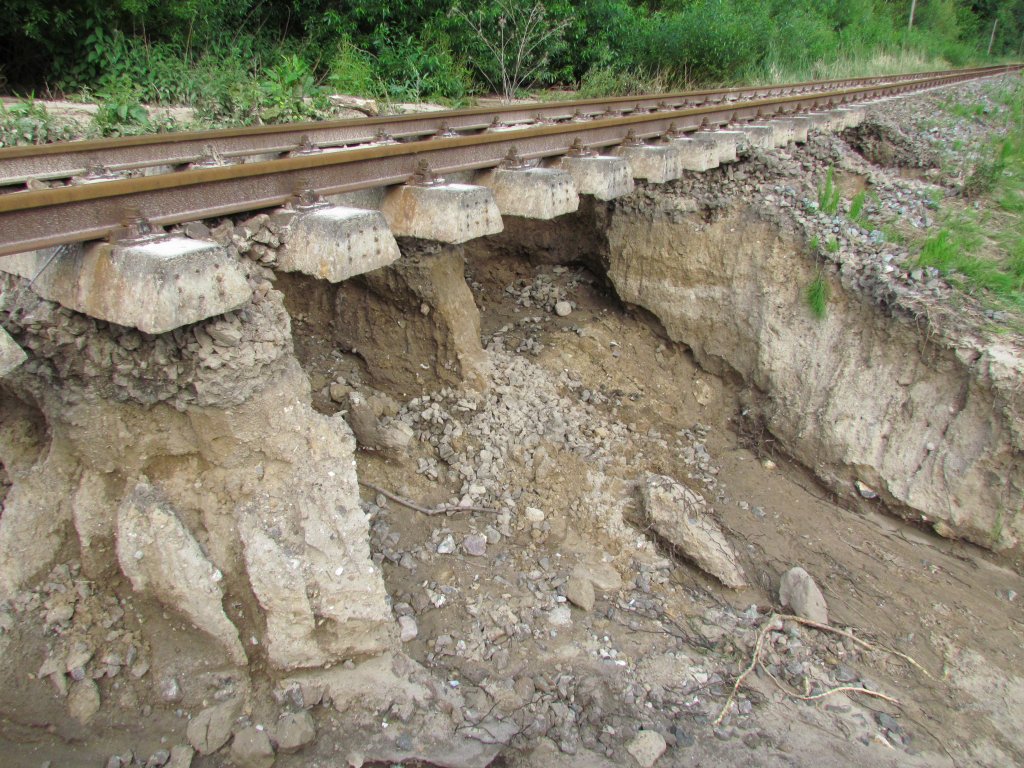 Im Juni nach starken Regenfllen war auf dem Abschnitt Gadebusch Rehna an der Strecke von Schwerin Rehna erst mal Schluss mit Fahrten auf der Strecke .