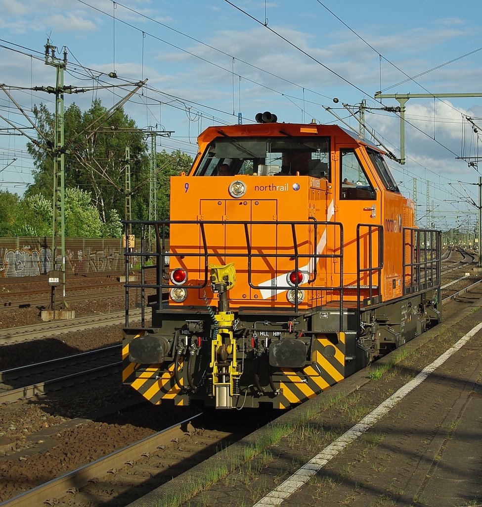 Im knalligen orange kam dann noch die 271 075-9 der northrail daher. Aufgenommen am 06.070.2010 in Hamburg-Harburg.