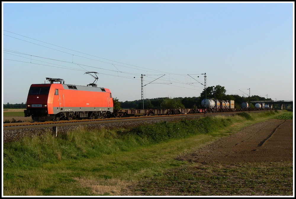 Im letzten Bchsenlicht passiert 152 129 am Abend des 25.7.2007 meine Fotostelle bei Ltzelsachsen.