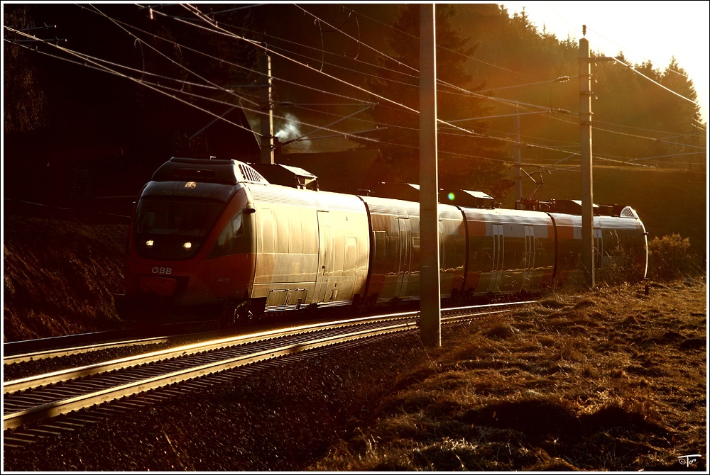 Im letzten Sonnenlicht f�hrt 4024 119 als R 1710 von Friesach nach M�rzzuschlag. 
Scheifling 21.3.2011