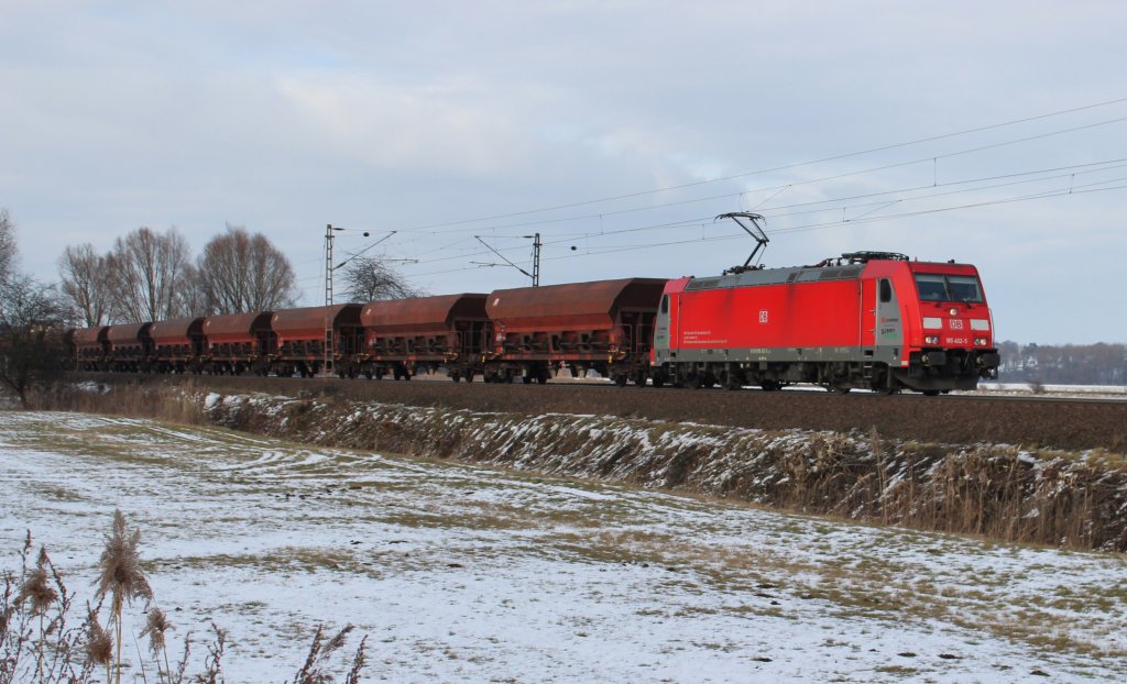 Im Mrz 2013 war 185 402 mit EK 53791 Hannover-Linden Gbf-Gttingen Gbf bei Elze auf dem Weg Richtung Sden.