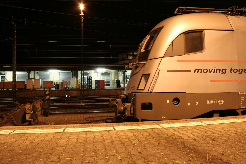 Im Profil: ES 64 U2-102 in der Nacht vom 28.06.13 auf dem 29.06.13 abgestellt in einem sdlichen Stumpen in Basel Bad. Bf.