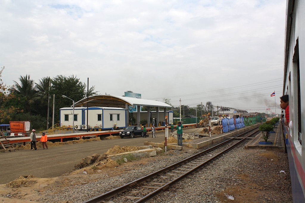 Im Rahmen eines Modernisierungsprogrammes wird auch der Bf. Taling Chan Junction umgebaut; 06.Dezember 2010.