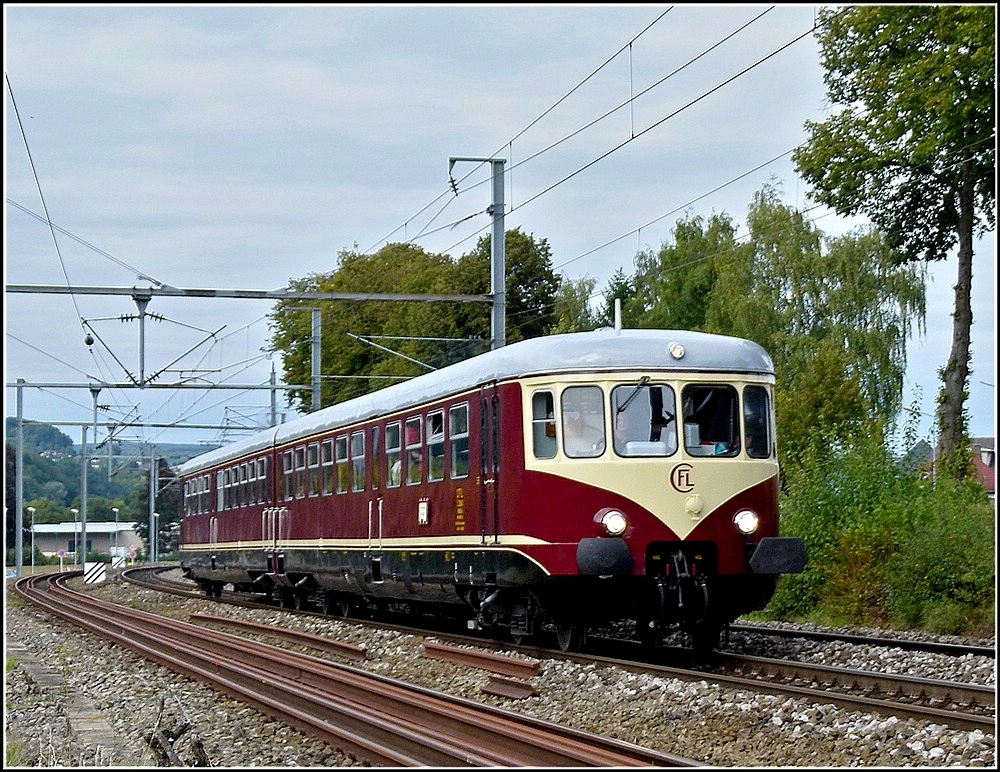 Im Rahmen der  Journ�es du Patrimoine , organisiert vom  Service des Sites et Monuments Nationaux , wurden am 19.09.2010 in Luxemburg historische Z�ge im Planverkehr eingesetzt. Der Westwaggon 208/218 (BJ 1956) hat vor kurzem den Bahnhof von Ettelbr�ck verlassen und f�hrt als IR 3741 in Richtung Luxemburg Stadt. (Jeanny)  