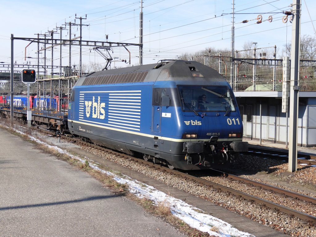 Im RBf. Basel-Muttenz, die Re 465 011 (BLS Cargo Lok) - 10-02-2013