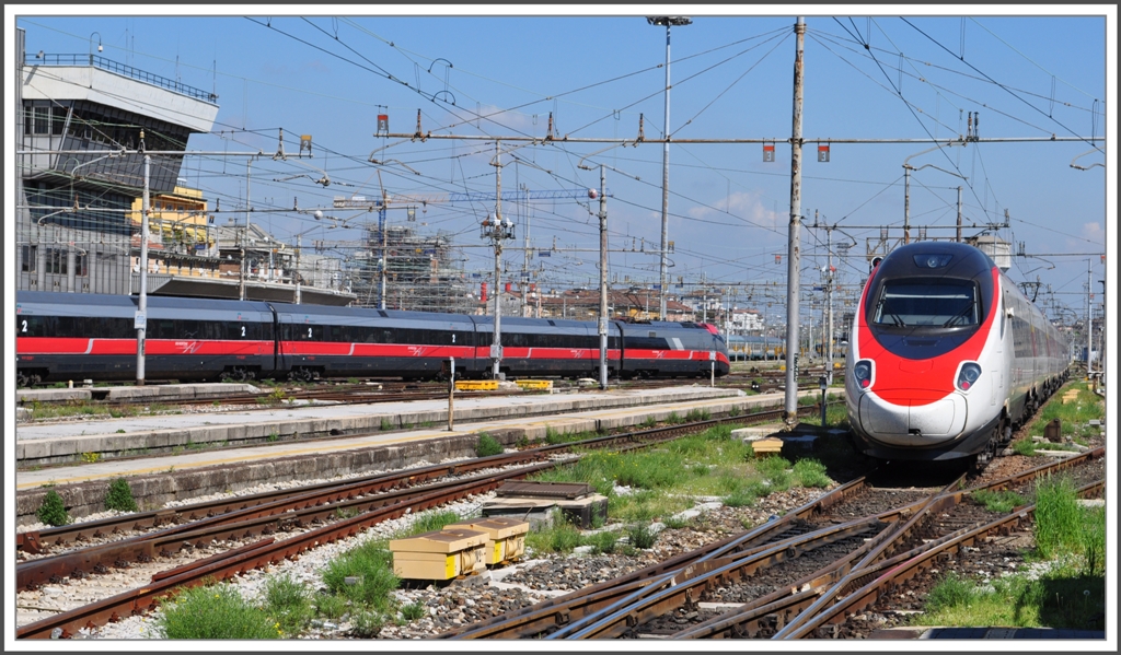 Im Regionalzug von Milano nach Lecce. 1.Tag 
Ein ETR500 und ein ETR610 der SBB verlassen den Mailnder Hauptbahnhof. (05.04.2011)